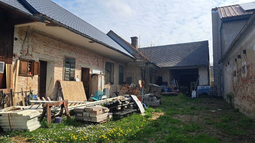 Vand casa de caramida la tara in Austria, 60 km de Graz si 160 km de Viena