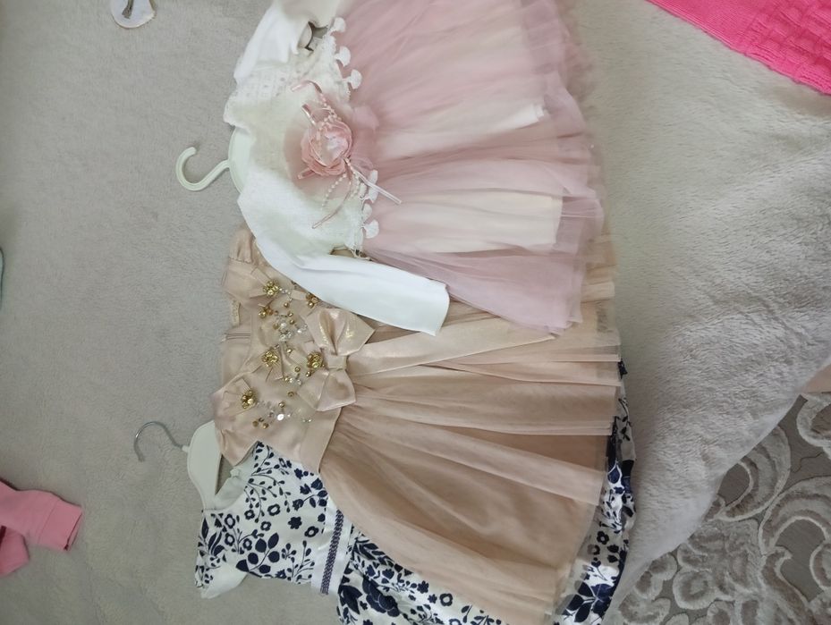 Пакет вещей большой, в основном для девочек