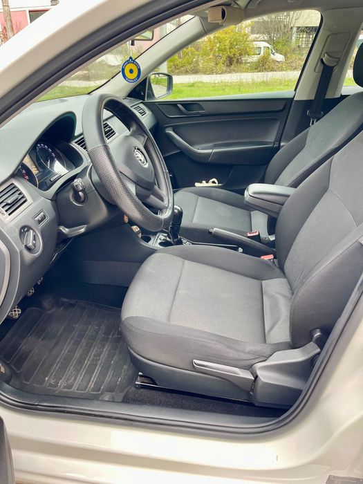 Лек автомобил Skoda Rapid