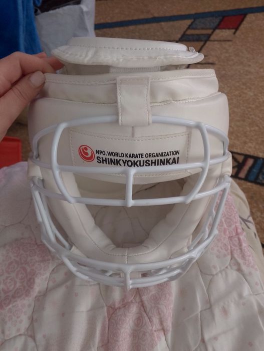 Продам шлем для карате