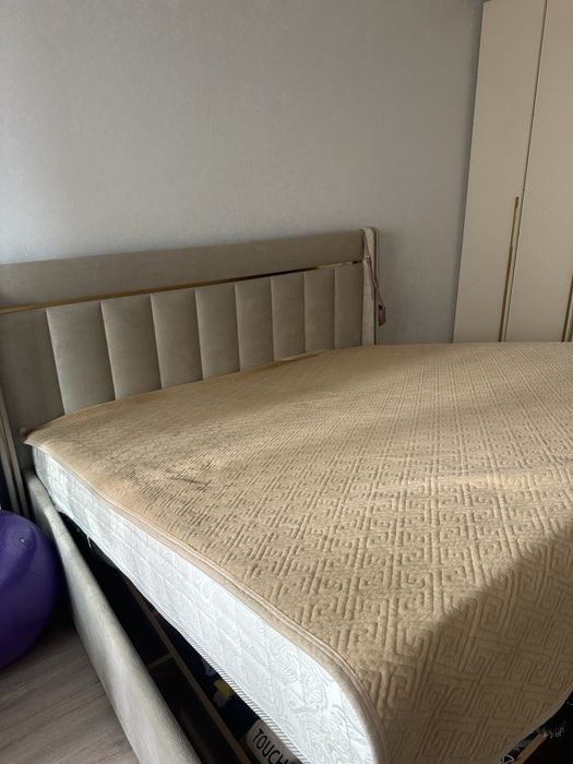 Продам двухспальную кровать