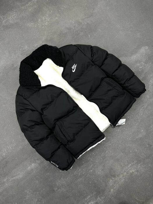 Geacă Nike,model cu 2 fețe,calitate luxury,model deosebit,toate mărimile disponibile