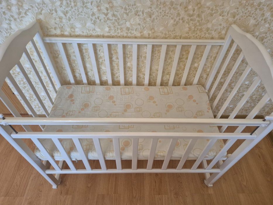Детская кроватка-манеж