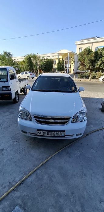 Продается Chevrolet Lacetti 2-позиция