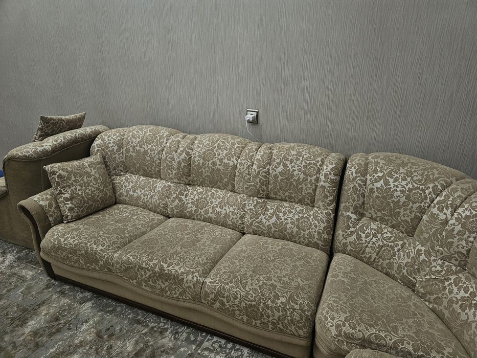 Угловой мягкий диван