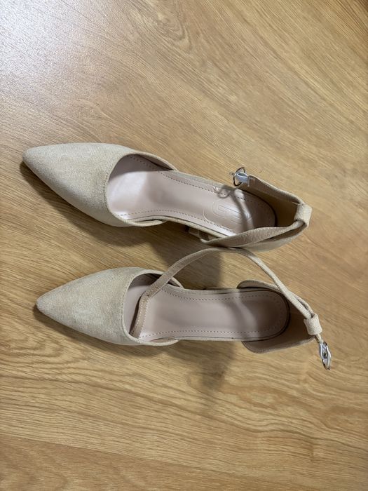 Елегантни бежови дамски обувки