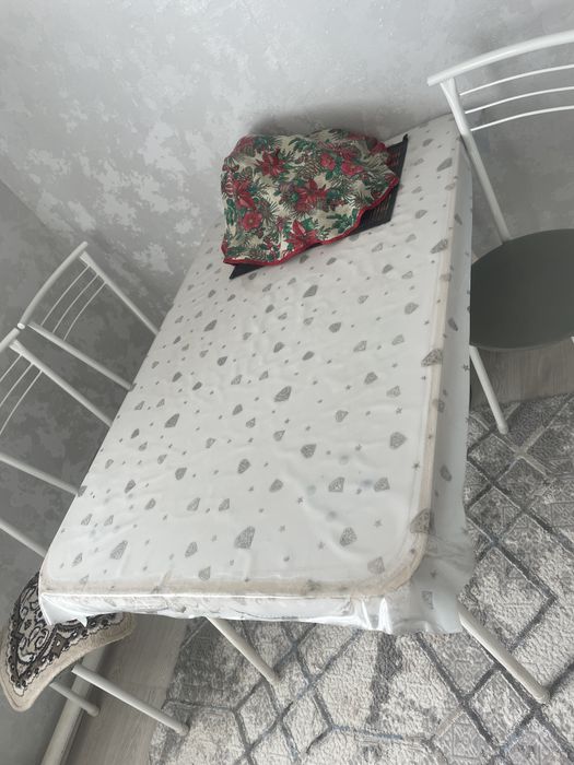 Кухоный стол продам