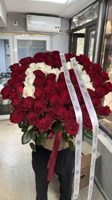 цветы L корзина самая большая 77 штук буква М