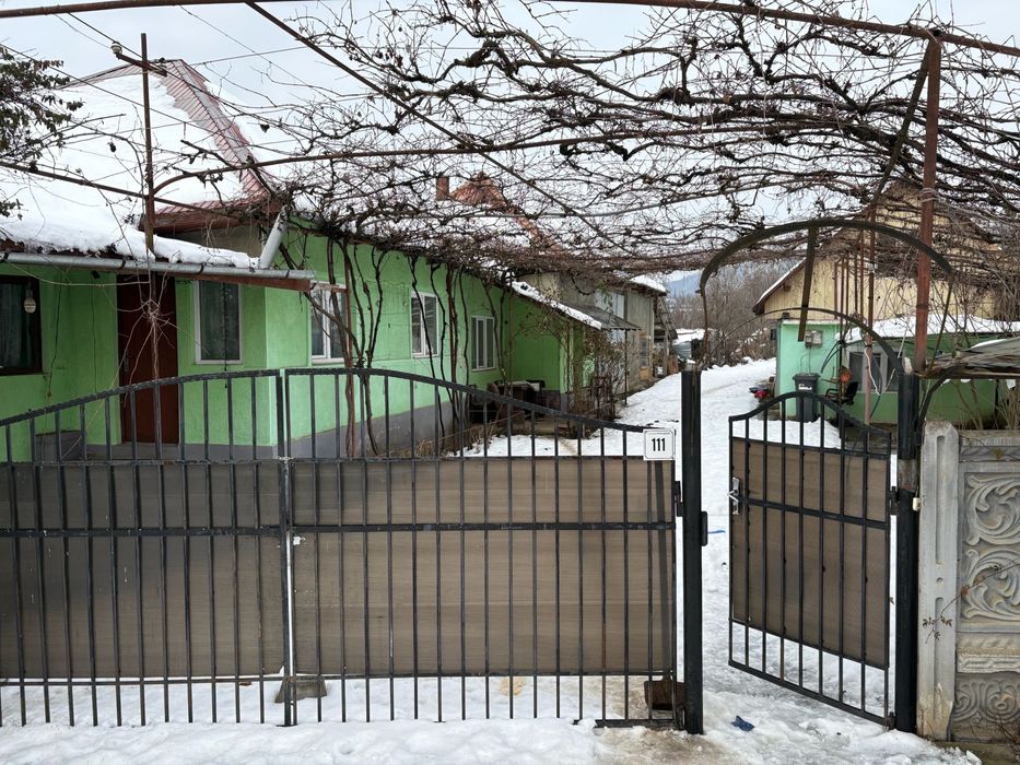 Casa de vanzare cu teren de 18 arii in Sanpetru Almasului