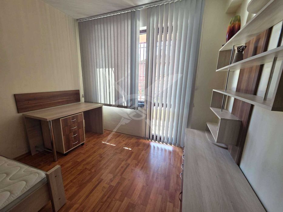 Тристаен апартамент - кв. Христо Смирненски - 11884781