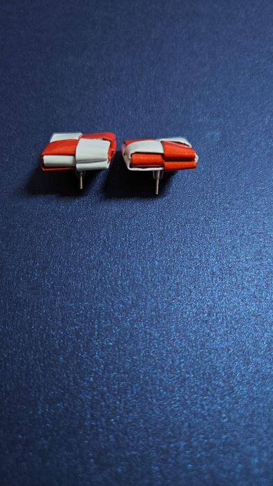 Cercei studs și cercei cu design geometric din hârtie și  scotchu