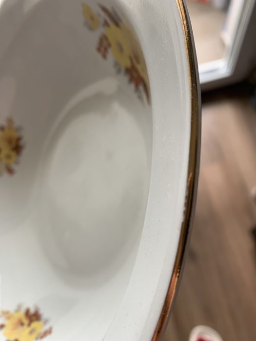 Стара порцеланова купа със златен кант оечат 6