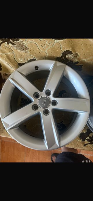 Vând jante R17 originale Audi
