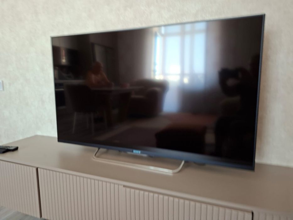 Телевизор SONY большой