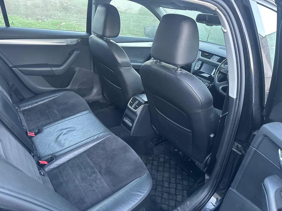 Skoda Octavia 2015 1,6tdi Distronic / Alcantara /Navi  volan dreapta