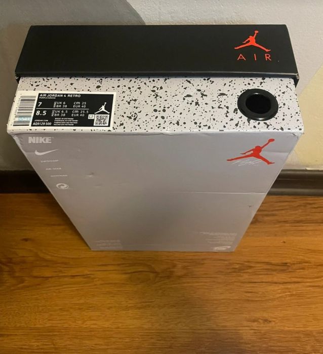 Jordan 4 Retro marimea 40