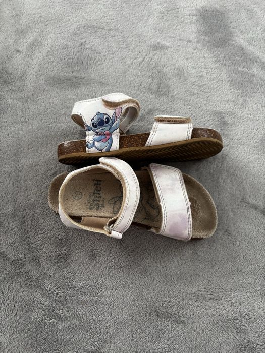 Papucei fetite sandale si ghetute ,adidasi.