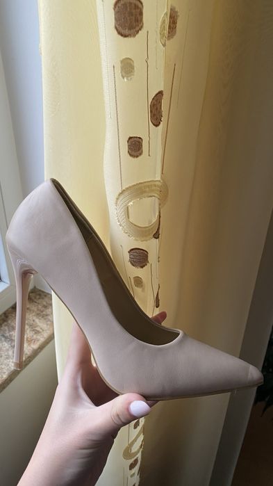 Pantofi stiletto cu talpa din piele