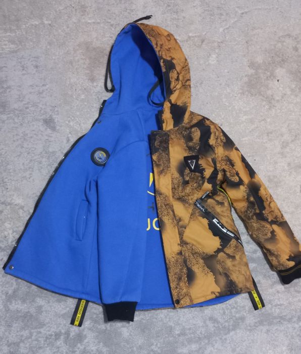 Продам куртку для мальчика! Двусторонняя, тёплая.