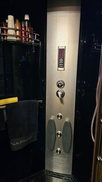 Дизайнерска душ кабина