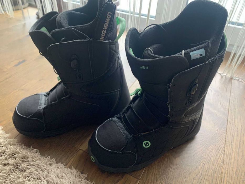 Boots Burton MINT
