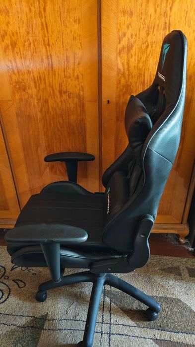 Игровое кресло ThunderX3