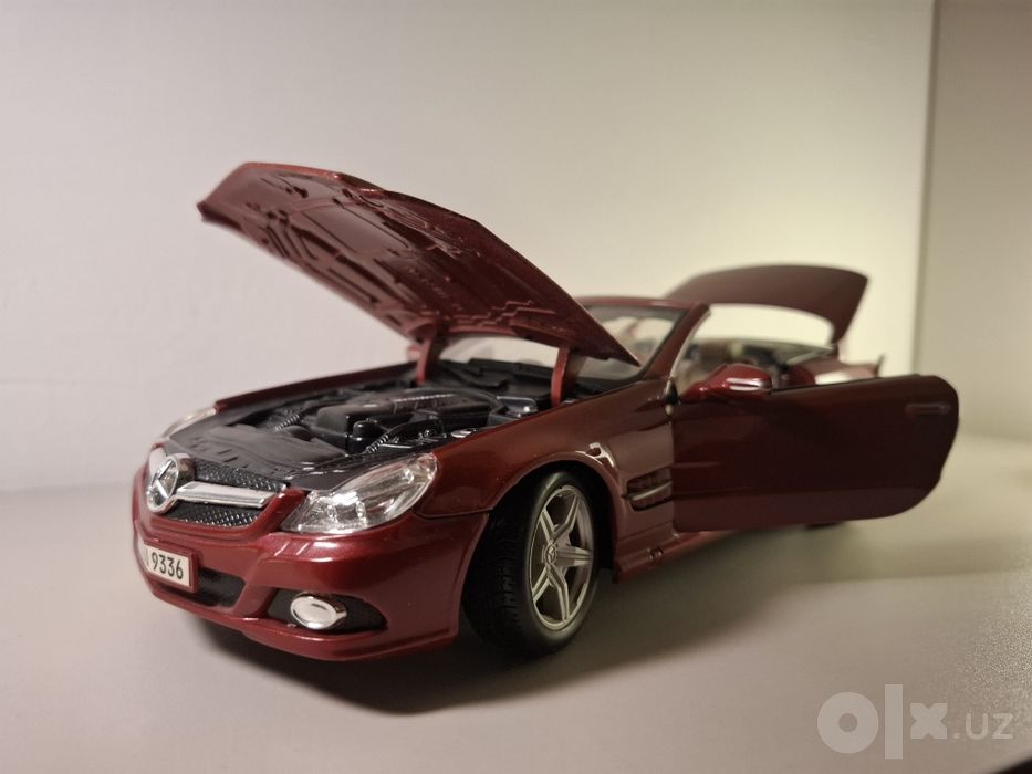 Коллекционная модель Mercedes-Benz SL550 от бренда "Maisto"