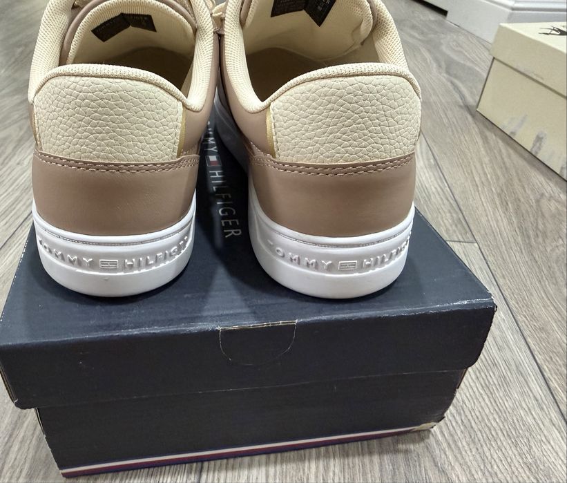 Продам кеды , кроссовки TOMMY HILFIGER.