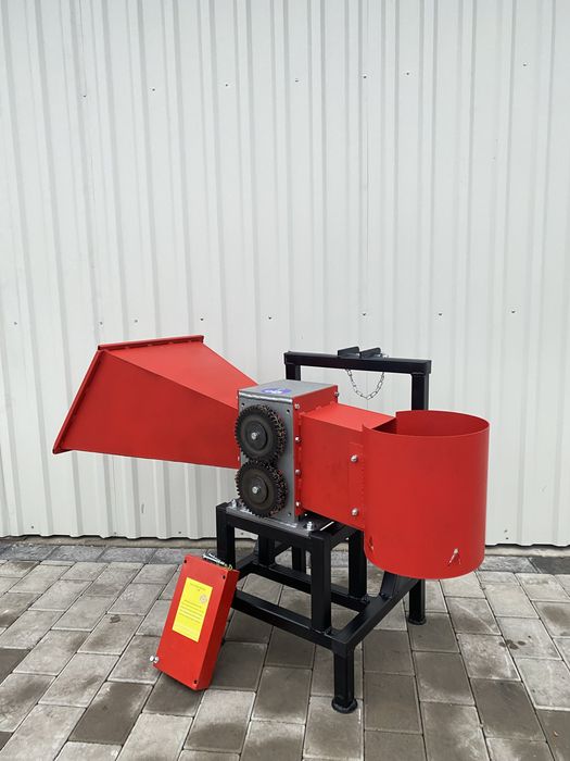 Tocator de crengi dupa tractor