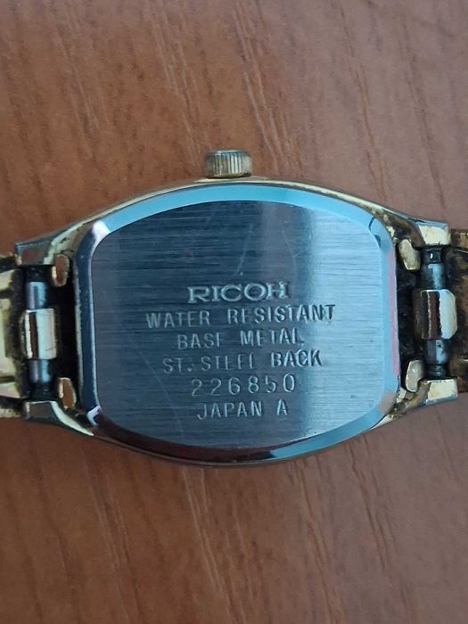 Два дамски часовника