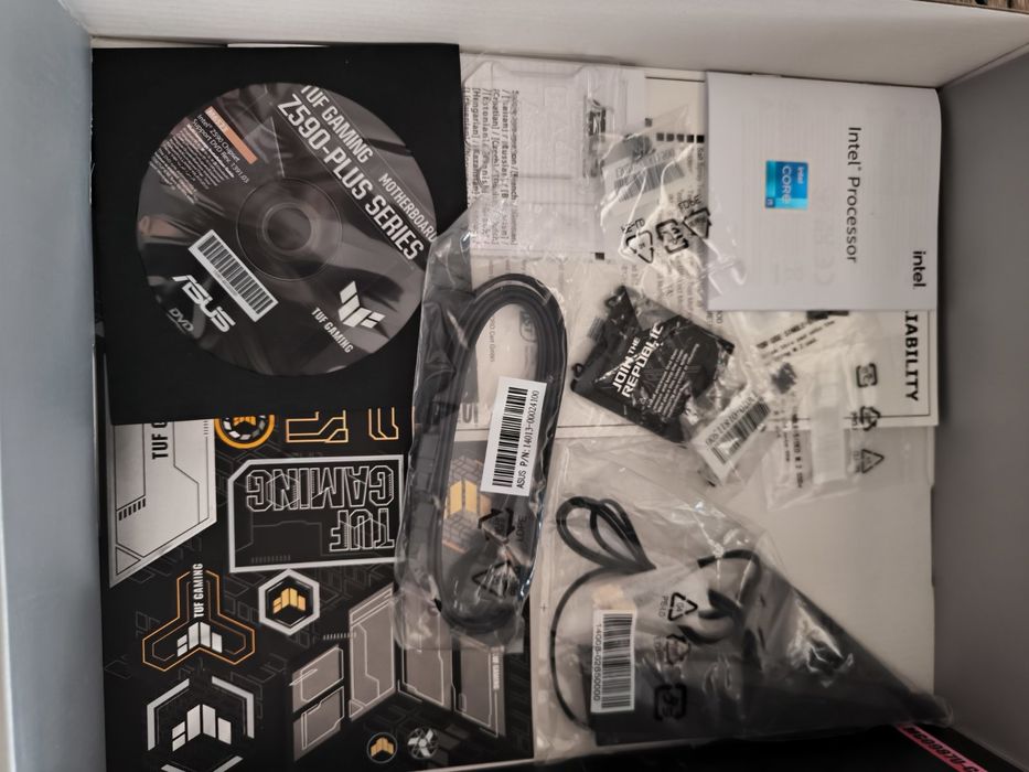 ASUS ROG STRIX Z490 E/ TUF GAMIN Z590 plus wifi