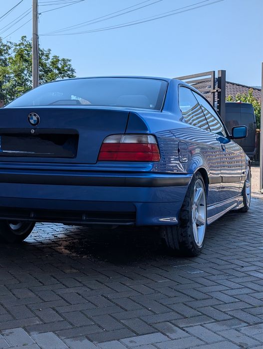 BMW 318 is e36 coupe