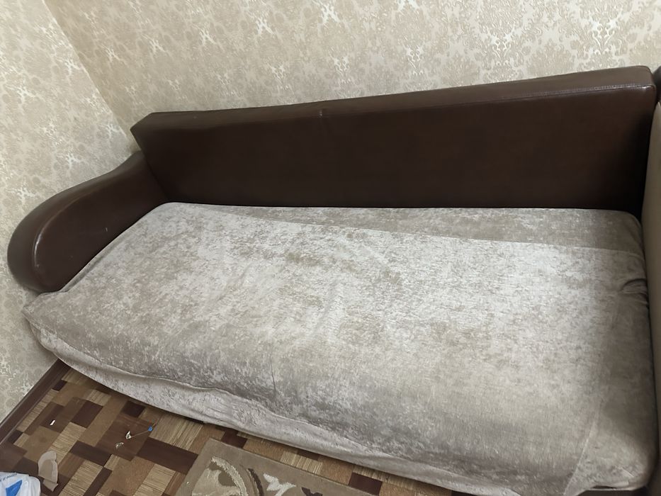 Б/у диван для зала