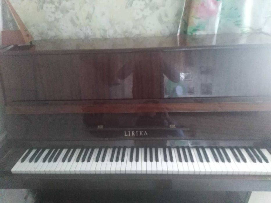 Руско пиано Lirika