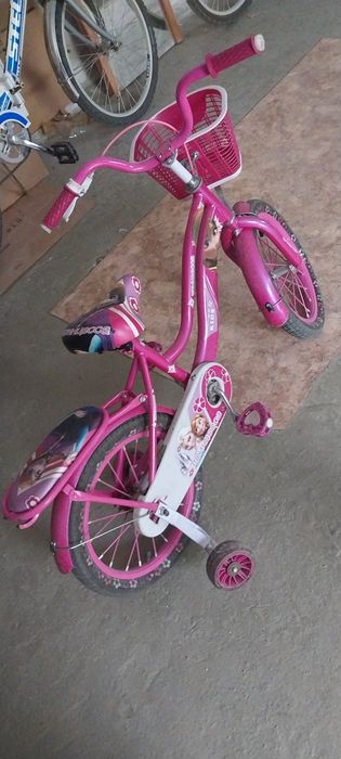 Продам детский велосипед на 6-9л +подарок мотик