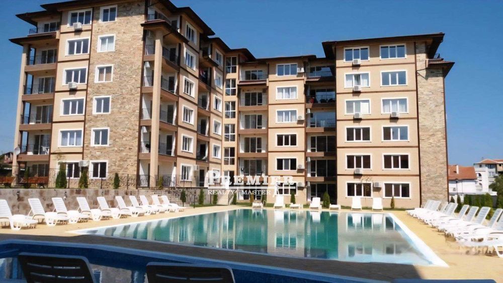 Светъл и просторен двустаен в Равда