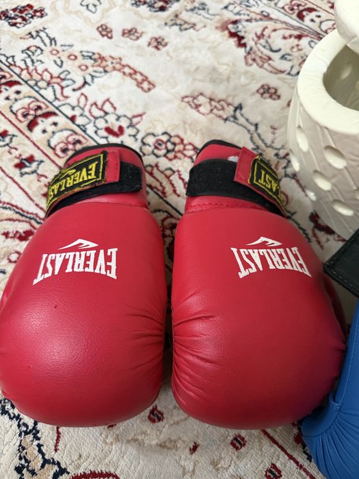 Продам боксерские перчатки, щитки, шлем