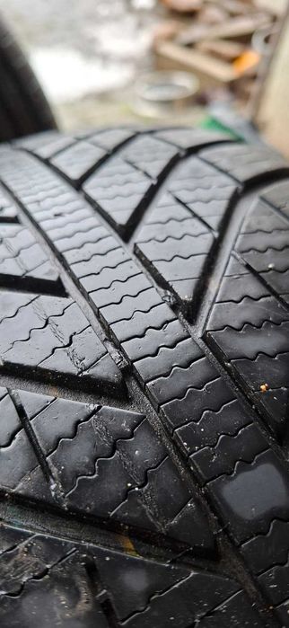 Vand 2 anvelope all-season Goodyear Vector 4Seasons 205/50R17 89V M+S