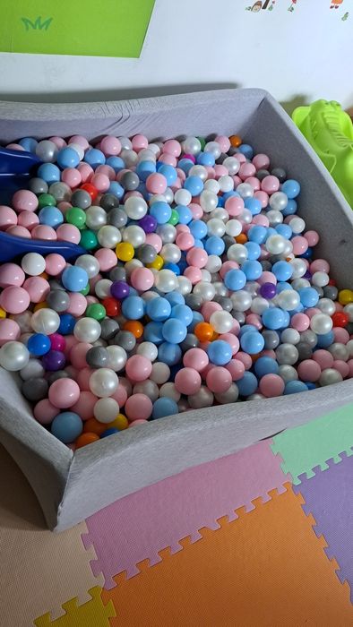 Piscina cu 300 de bile