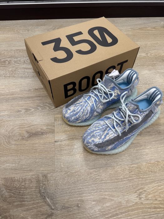 Adidasi Yeezy 350