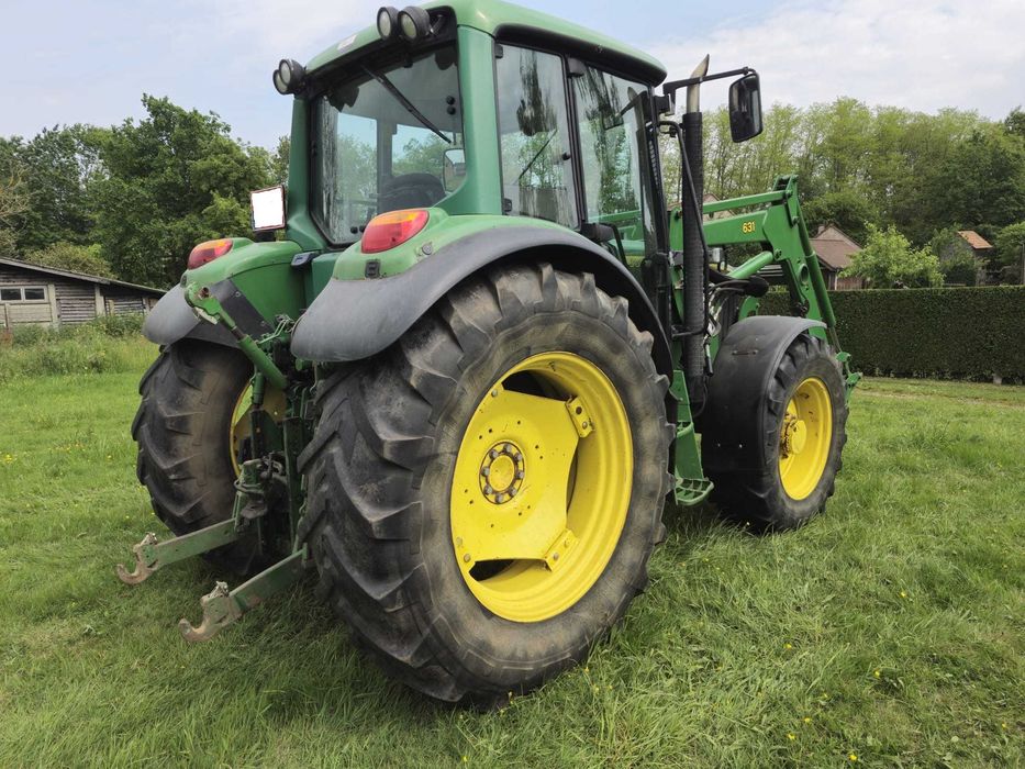 Tractor J Deere 6120 cu incärcätor