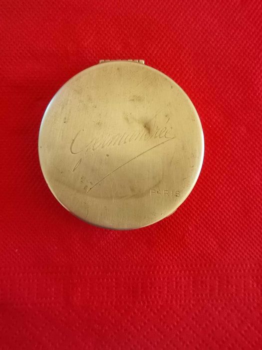 Пудриера на Mignot Boucher Paris, за ценители