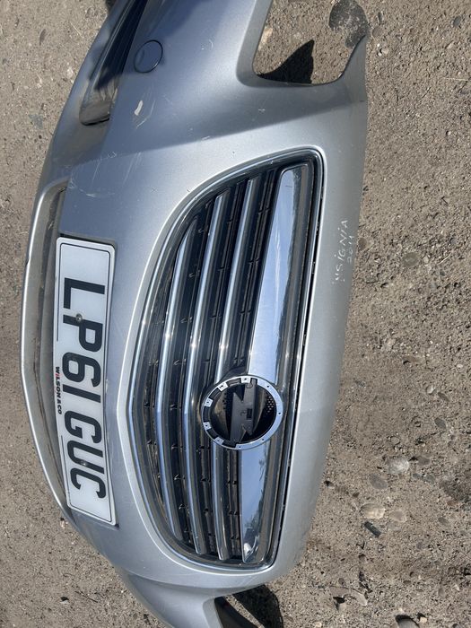 Bara fata Opel Insignia 2011
