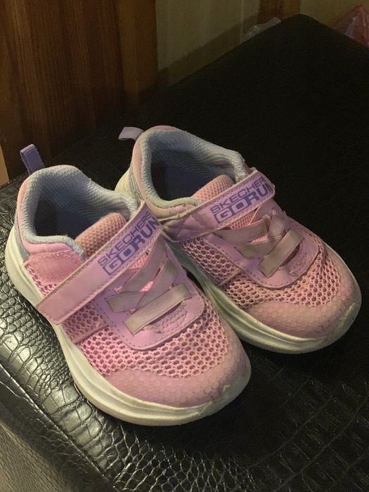 Продам кроссовки Skechers