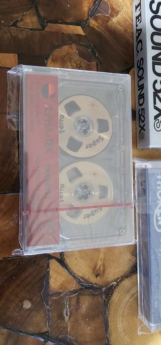 De vanzare casete sigilate