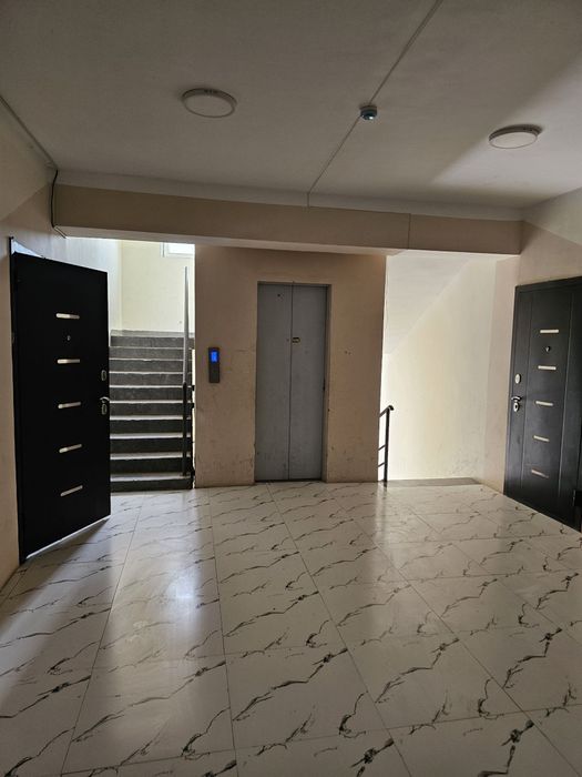 Ижарага 3 хоналик квартира 1-каватдан берилади. Янги Дом.
Барча жихозл