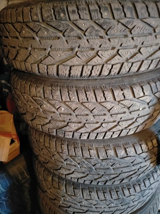 продам комплект зим балон 185/65/15