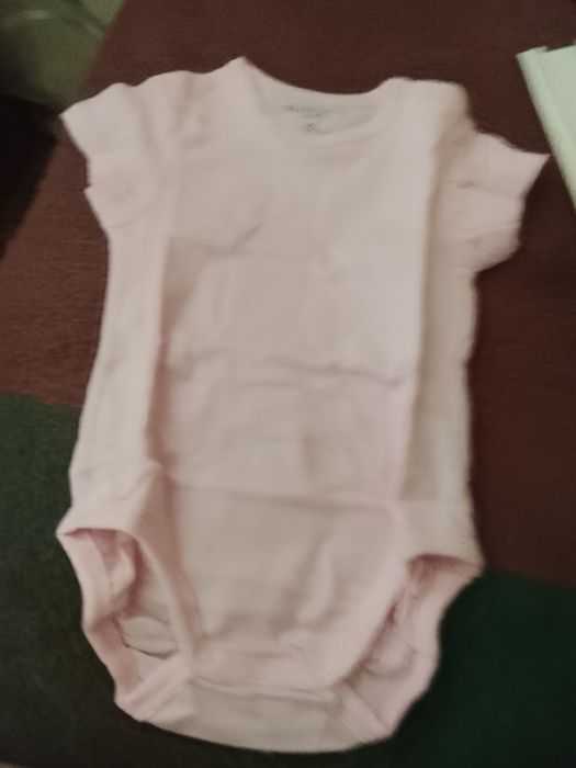 Продам 2 боди для малышей