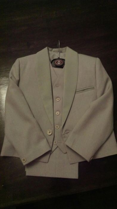 Vând sacou și vestă  7/8 ani , 2 piese, produs în România