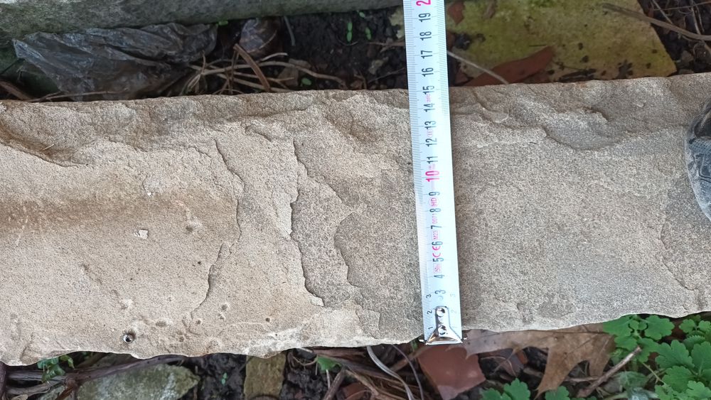 Колони и стъпала от дялан камък